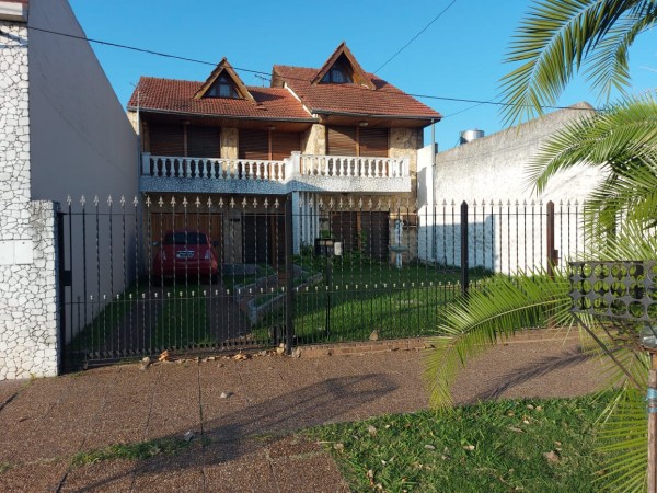 VENTA HERMOSO CHALET 3 DORMITORIOS, CARHUE 700 -TEMPERLEY-  SE ACEPTA VEHICULO O PH O DPTO MENOR VALOR A CUENTA