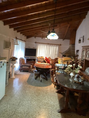 VENTA HERMOSO CHALET 3 DORMITORIOS, CARHUE 700 -TEMPERLEY-  SE ACEPTA VEHICULO O PH O DPTO MENOR VALOR A CUENTA