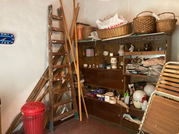 VENTA HERMOSO CHALET 3 DORMITORIOS, CARHUE 700 -TEMPERLEY-  SE ACEPTA VEHICULO O PH O DPTO MENOR VALOR A CUENTA