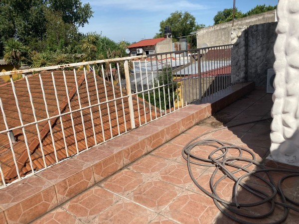 VENTA HERMOSO CHALET 3 DORMITORIOS, CARHUE 700 -TEMPERLEY-  SE ACEPTA VEHICULO O PH O DPTO MENOR VALOR A CUENTA