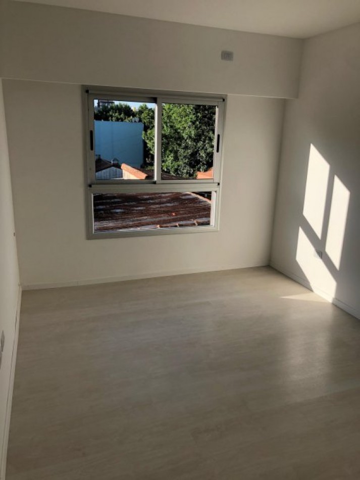 VENTA HERMOSO DEPTO 2 AMBIENTES C/COCHERA Y BALCON, LAS HERAS 659 -MONTE GRANDE-