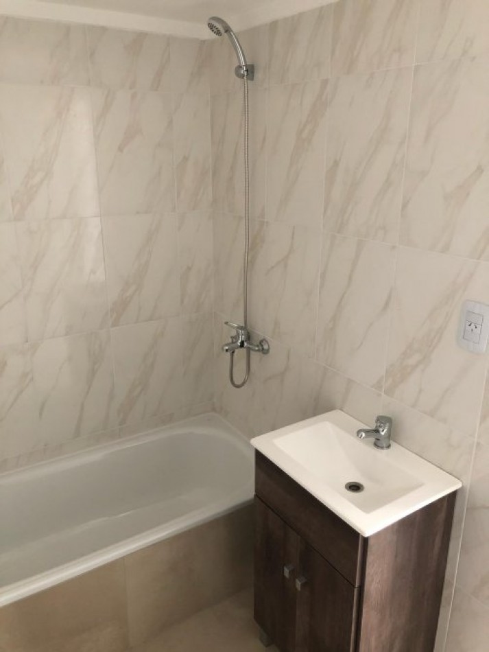 VENTA HERMOSO DEPTO 2 AMBIENTES C/COCHERA Y BALCON, LAS HERAS 659 -MONTE GRANDE-