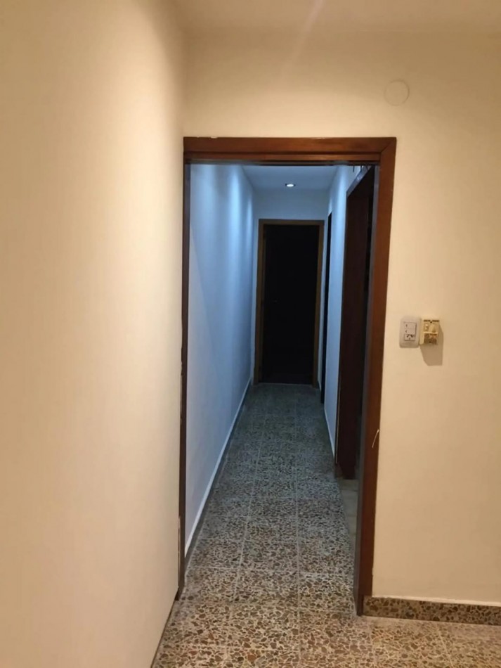 VENTA HERMOSA CASA EN EXCELENTE ZONA DOS HABITACIONES FONDO Y LOCAL AL FRENTE FONROUGE 1700 LOMAS DE ZAMORA