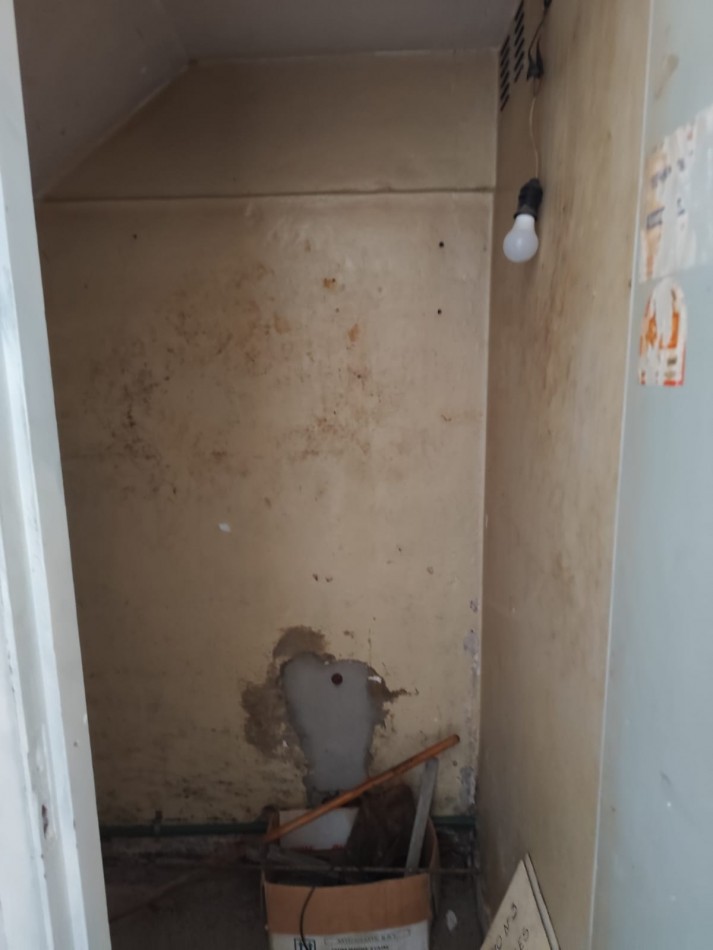 ALQUILER LOCAL COMERCIAL, EXCELENTE UBICACION, A METROS DE AV EVA PERON AL 1500,  JOAQUIN V GONZALEZ 1051 -TEMPERLEY- 