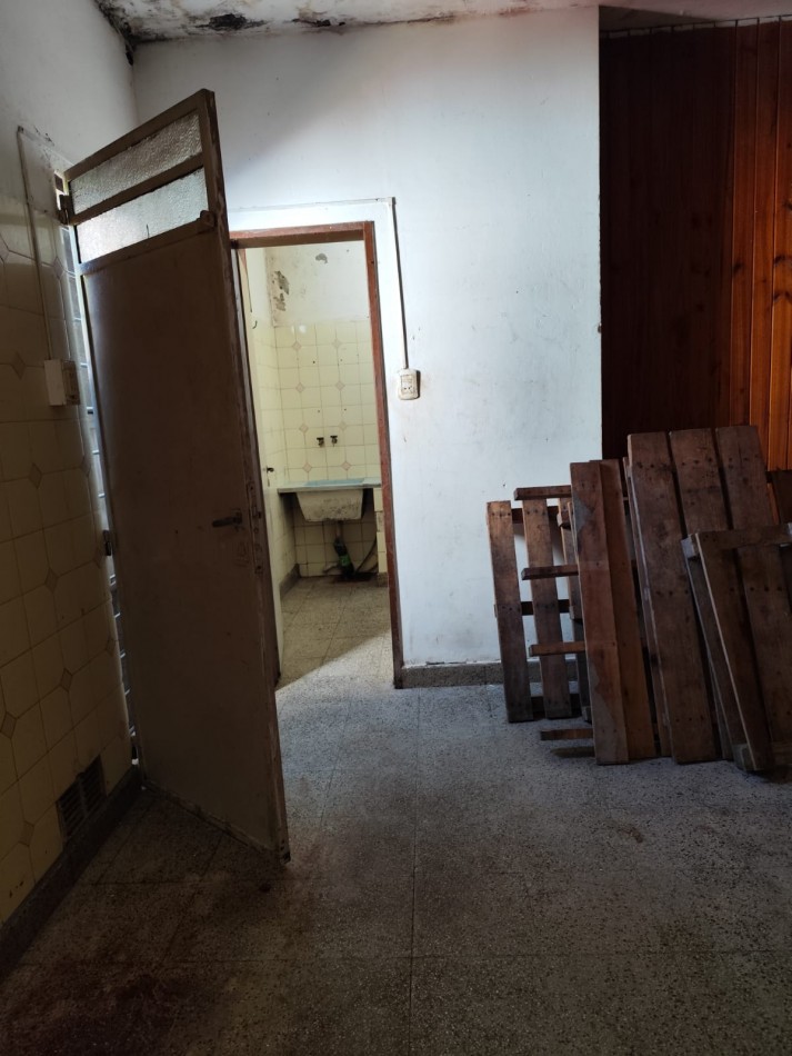 ALQUILER LOCAL COMERCIAL, EXCELENTE UBICACION, A METROS DE AV EVA PERON AL 1500,  JOAQUIN V GONZALEZ 1051 -TEMPERLEY- 