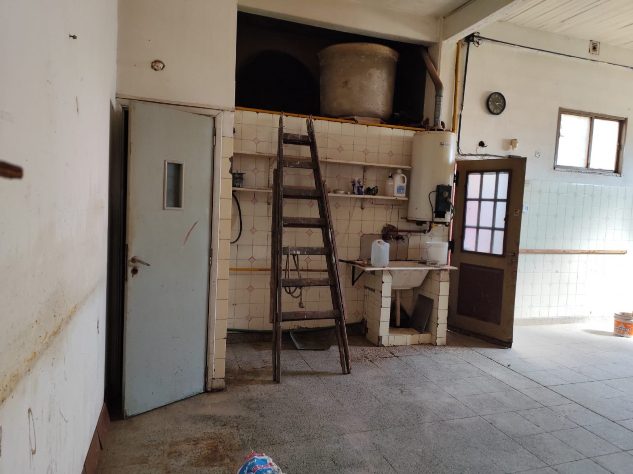 ALQUILER LOCAL COMERCIAL, EXCELENTE UBICACION, A METROS DE AV EVA PERON AL 1500,  JOAQUIN V GONZALEZ 1051 -TEMPERLEY- 