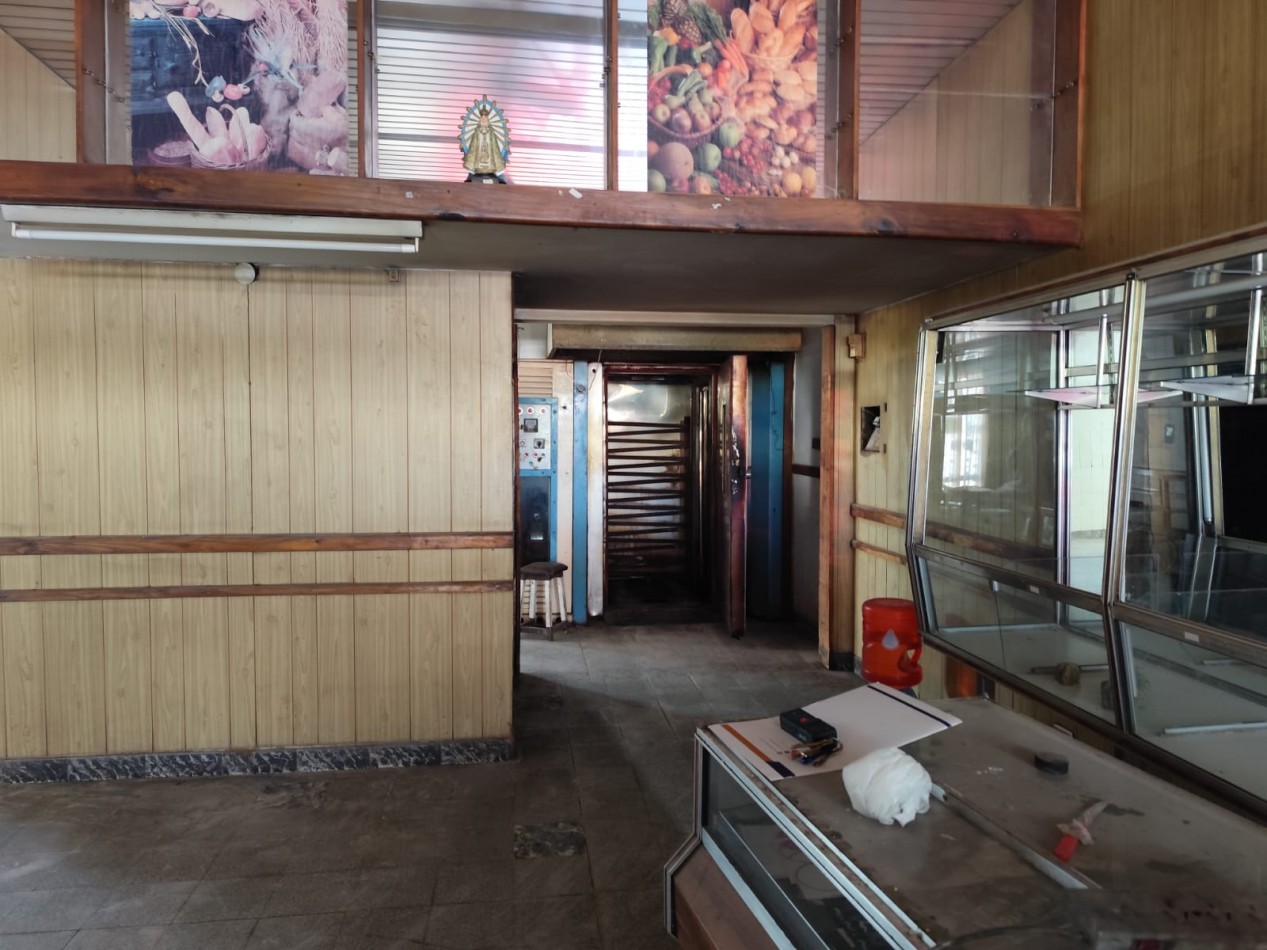 ALQUILER LOCAL COMERCIAL, EXCELENTE UBICACION, A METROS DE AV EVA PERON AL 1500,  JOAQUIN V GONZALEZ 1051 -TEMPERLEY- 