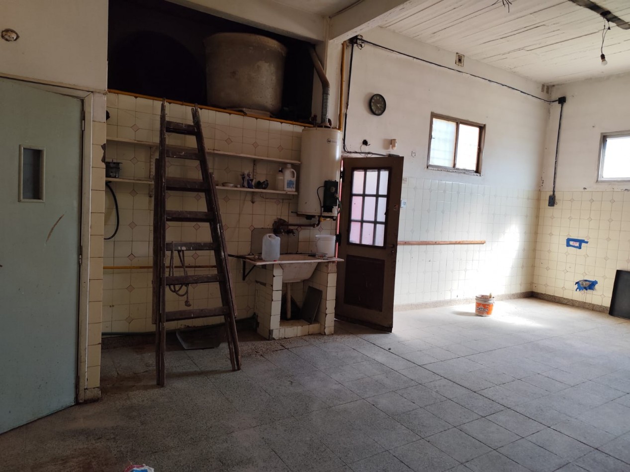 ALQUILER LOCAL COMERCIAL, EXCELENTE UBICACION, A METROS DE AV EVA PERON AL 1500,  JOAQUIN V GONZALEZ 1051 -TEMPERLEY- 