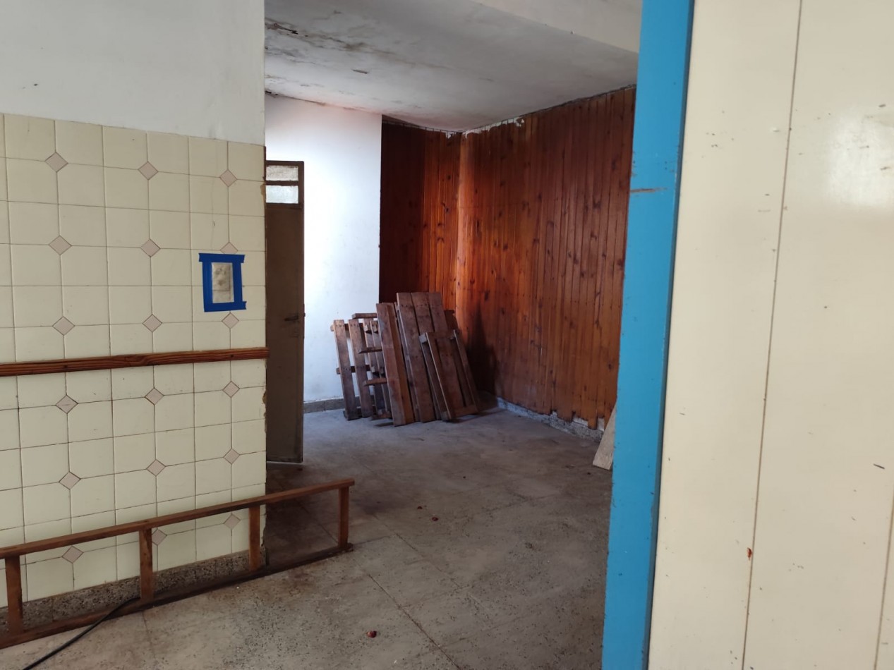 ALQUILER LOCAL COMERCIAL, EXCELENTE UBICACION, A METROS DE AV EVA PERON AL 1500,  JOAQUIN V GONZALEZ 1051 -TEMPERLEY- 