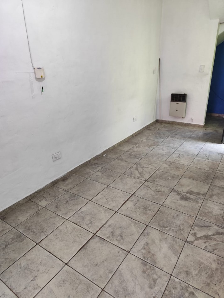 ALQUILER PH EN PLANTA BAJA POR INGRESO COMPARTIDO 3 AMBIENTES, CON PATIO, CHURRINCHE 4112 -TEMPERLEY-