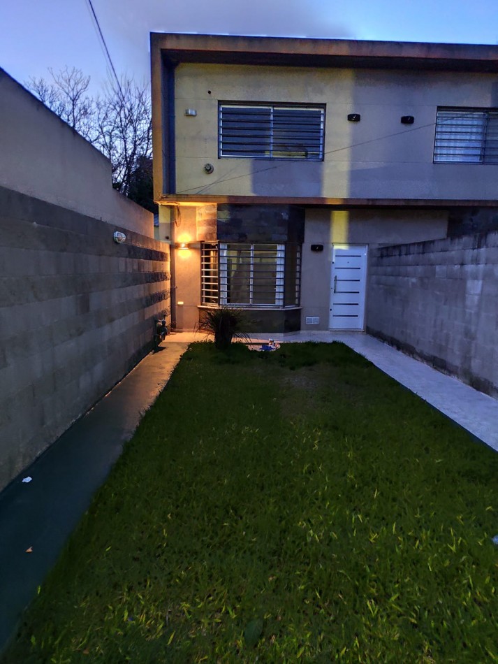 VENTA PH AL FRENTE APTA CREDITO 2 DORMITORIOS, PATIO Y GARAGE, MALVINAS ARGENTINAS 1464 -TEMPERLEY-