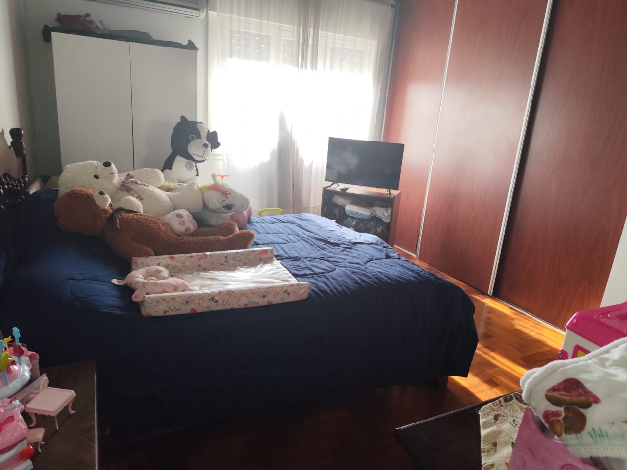 VENTA ESPECTACULAR PROPIEDAD MULTIFAMILIAR -HERMOSA CASA EN PLANTA ALTA Y DOS DEPARTAMENTOS EN PLANTA BAJA, PARQUE Y GARAJE IDEAL PARA VIVIENDA Y RENTA, MAHATMA GANDHI 1203 -TEMPERLEY-