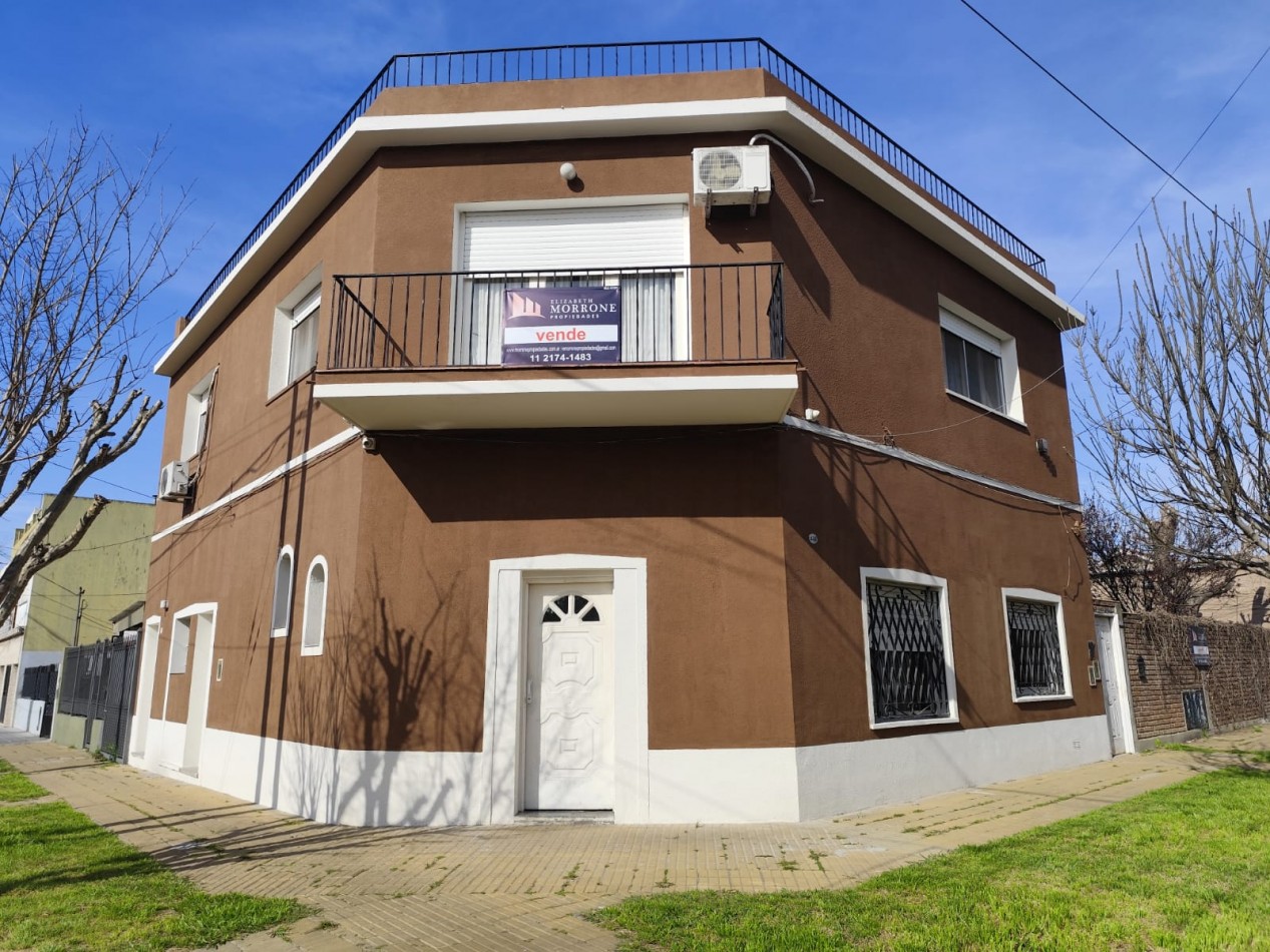VENTA ESPECTACULAR PROPIEDAD MULTIFAMILIAR -HERMOSA CASA EN PLANTA ALTA Y DOS DEPARTAMENTOS EN PLANTA BAJA, PARQUE Y GARAJE IDEAL PARA VIVIENDA Y RENTA, MAHATMA GANDHI 1203 -TEMPERLEY-