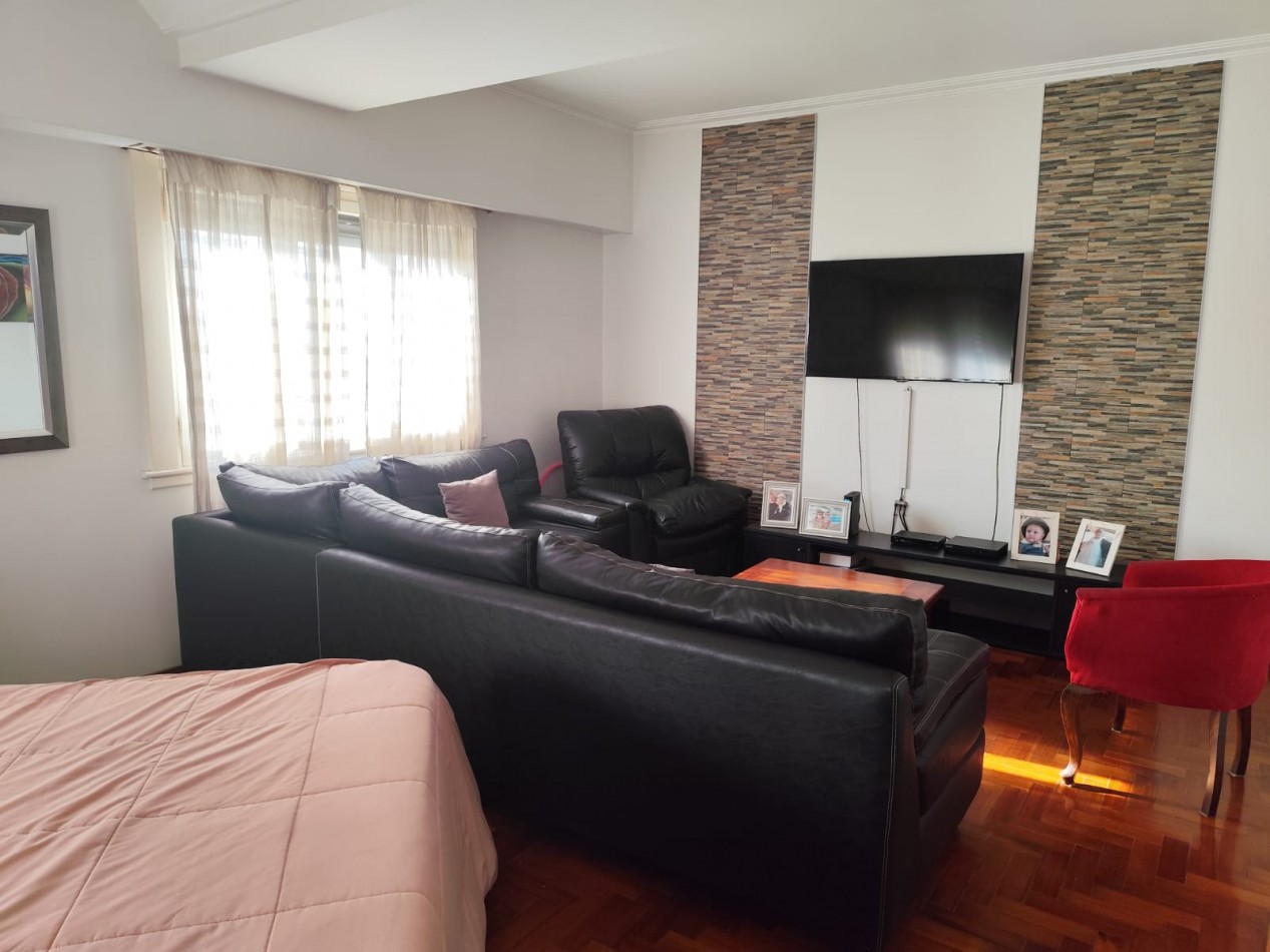 VENTA ESPECTACULAR PROPIEDAD MULTIFAMILIAR -HERMOSA CASA EN PLANTA ALTA Y DOS DEPARTAMENTOS EN PLANTA BAJA, PARQUE Y GARAJE IDEAL PARA VIVIENDA Y RENTA, MAHATMA GANDHI 1203 -TEMPERLEY-