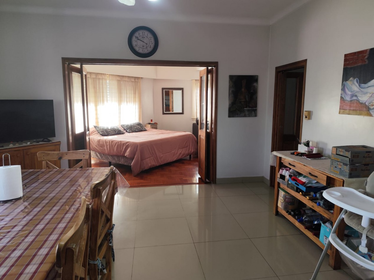 VENTA ESPECTACULAR PROPIEDAD MULTIFAMILIAR -HERMOSA CASA EN PLANTA ALTA Y DOS DEPARTAMENTOS EN PLANTA BAJA, PARQUE Y GARAJE IDEAL PARA VIVIENDA Y RENTA, MAHATMA GANDHI 1203 -TEMPERLEY-