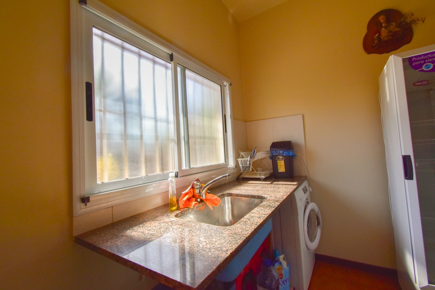 VENTA IMPRESIONANTE CHALET DE CATEGORIA, CON LA COCINA COMPLETAMENTE REMODELADA, 4 DORMITORIOS, LA CASA SE VENDE TOTALMENTE AMUEBLADA, CANGALLO 1400 -TEMPERLEY-
