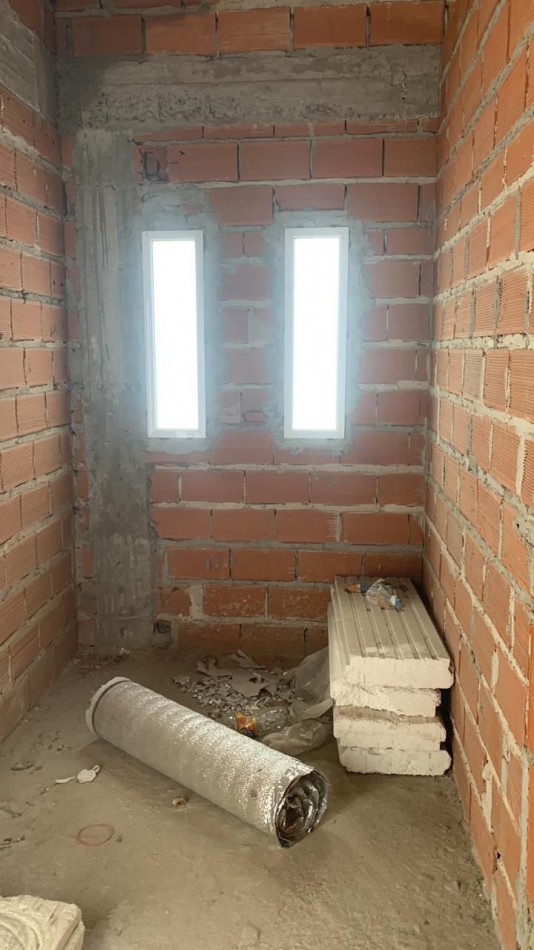 VENTA HERMOSO PH AL FRENTE CON 2 DORMITORIOS Y COCHERA COMPARTIDA CON LA OTRA UNIDAD FUNCIONAL, EL CHINGOLO 1500 -SAN JOSE- 