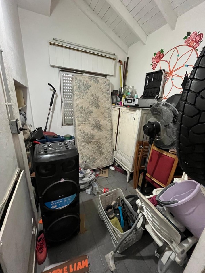 VENTA CASA 2 DORMITORIOS Y QUINCHO A UNA CUADRA DE AVENIDA VALETTE, BURLANDO 1500 -LUIS GUILLON-