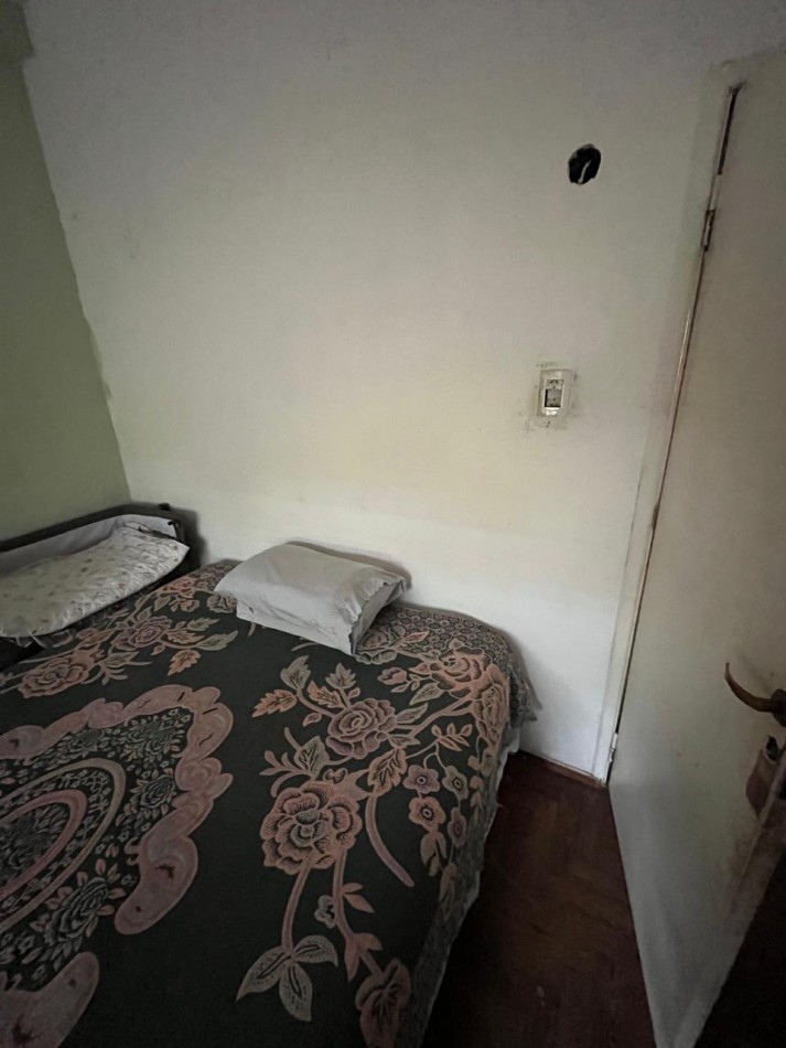 VENTA CASA 2 DORMITORIOS Y QUINCHO A UNA CUADRA DE AVENIDA VALETTE, BURLANDO 1500 -LUIS GUILLON-