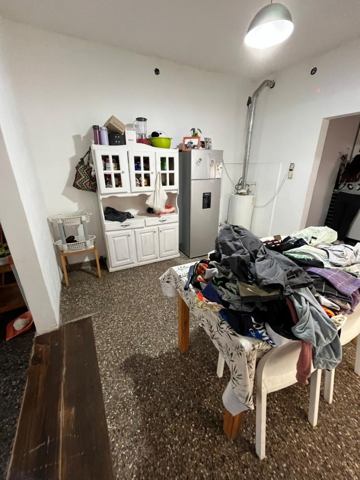 VENTA CASA 2 DORMITORIOS Y QUINCHO A UNA CUADRA DE AVENIDA VALETTE, BURLANDO 1500 -LUIS GUILLON-