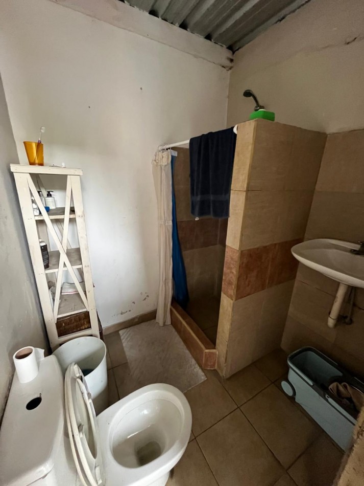 VENTA CASA 2 DORMITORIOS Y QUINCHO A UNA CUADRA DE AVENIDA VALETTE, BURLANDO 1500 -LUIS GUILLON-