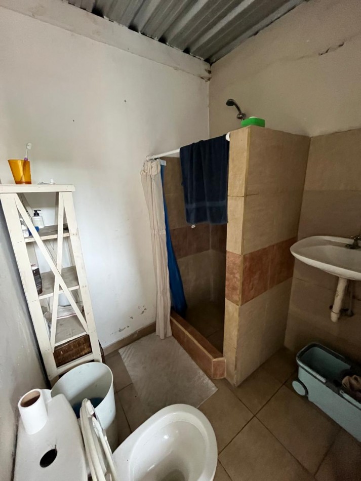 VENTA CASA 2 DORMITORIOS Y QUINCHO A UNA CUADRA DE AVENIDA VALETTE, BURLANDO 1500 -LUIS GUILLON-