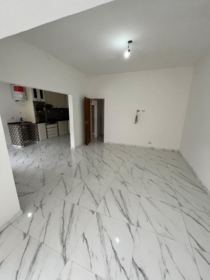 VENTA HERMOSO PH TIPO CASA AL FRENTE, 2 DORMITORIOS Y PATIO, EXCELENTE UBICACION, GUEMES 662 -TEMPERLEY-