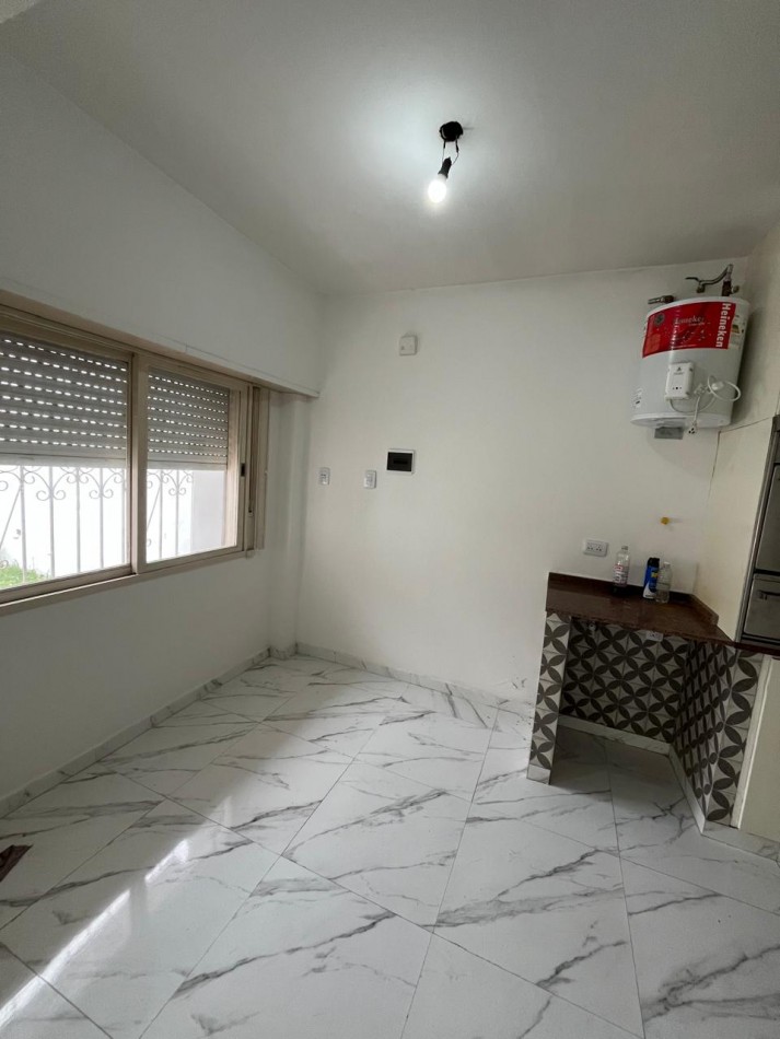 VENTA HERMOSO PH TIPO CASA AL FRENTE, 2 DORMITORIOS Y PATIO, EXCELENTE UBICACION, GUEMES 662 -TEMPERLEY-