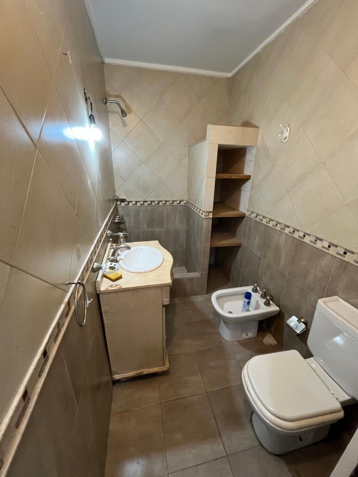 VENTA HERMOSO PH TIPO CASA AL FRENTE, 2 DORMITORIOS Y PATIO, EXCELENTE UBICACION, GUEMES 662 -TEMPERLEY-