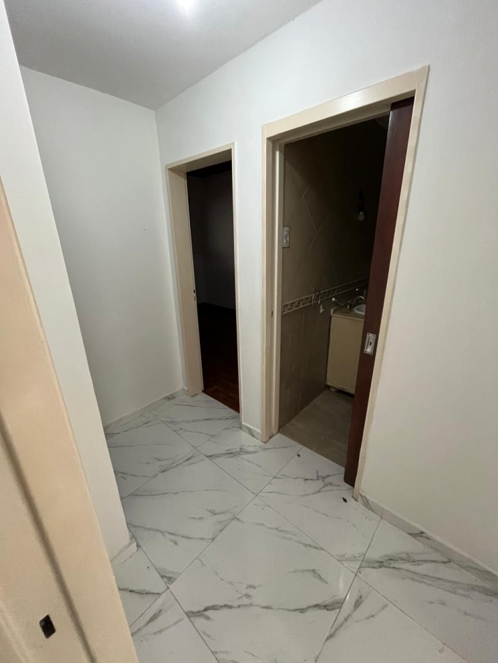 VENTA HERMOSO PH TIPO CASA AL FRENTE, 2 DORMITORIOS Y PATIO, EXCELENTE UBICACION, GUEMES 662 -TEMPERLEY-