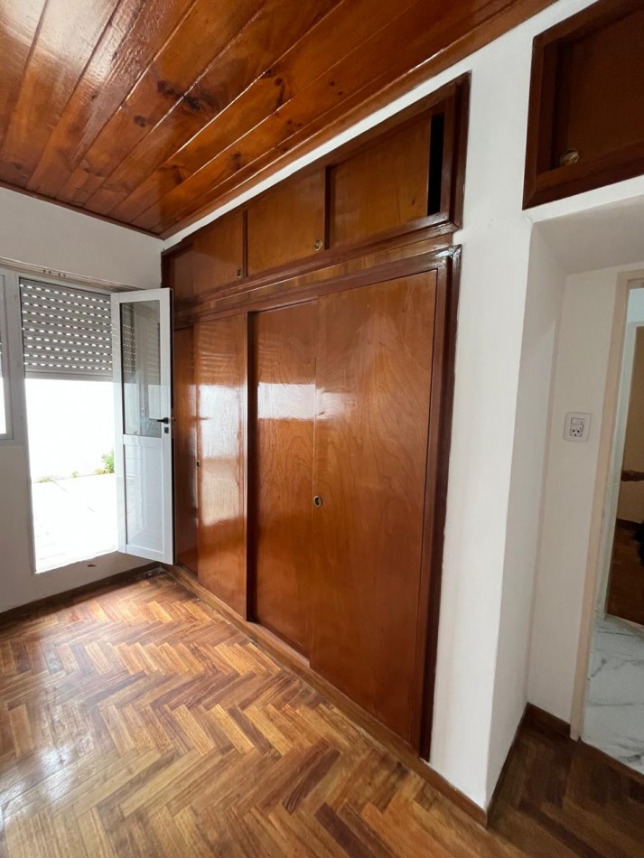 VENTA HERMOSO PH TIPO CASA AL FRENTE, 2 DORMITORIOS Y PATIO, EXCELENTE UBICACION, GUEMES 662 -TEMPERLEY-