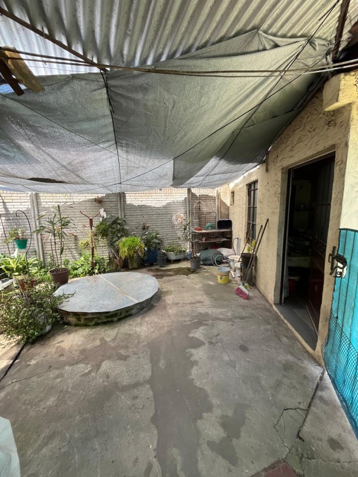 VENTA CASA ALPINA EN EXCELENTE ESTADO, 2 DORMITORIOS, DEPARTAMENTO O QUINCHO Y GALERIA, LA GOLONDRINA 2000 -TEMPERLEY-