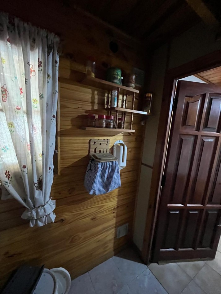 VENTA CASA ALPINA EN EXCELENTE ESTADO, 2 DORMITORIOS, DEPARTAMENTO O QUINCHO Y GALERIA, LA GOLONDRINA 2000 -TEMPERLEY-