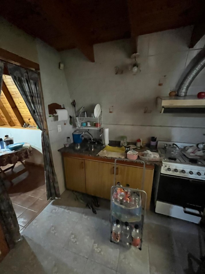 VENTA CASA ALPINA EN EXCELENTE ESTADO, 2 DORMITORIOS, DEPARTAMENTO O QUINCHO Y GALERIA, LA GOLONDRINA 2000 -TEMPERLEY-