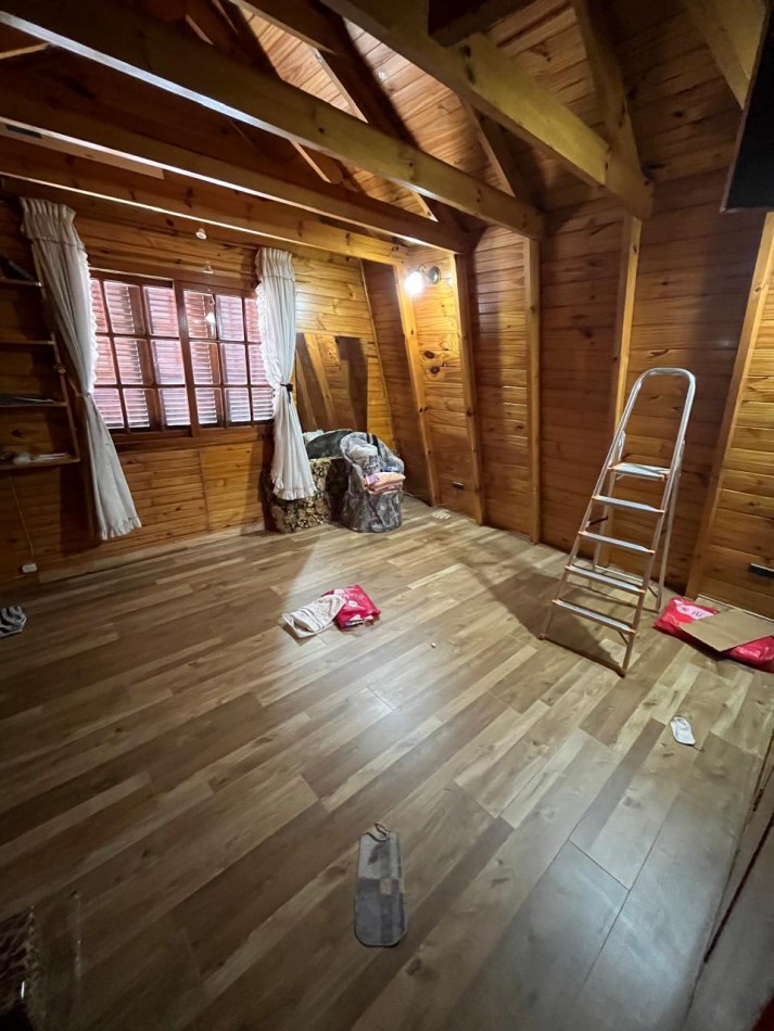 VENTA CASA ALPINA EN EXCELENTE ESTADO, 2 DORMITORIOS, DEPARTAMENTO O QUINCHO Y GALERIA, LA GOLONDRINA 2000 -TEMPERLEY-