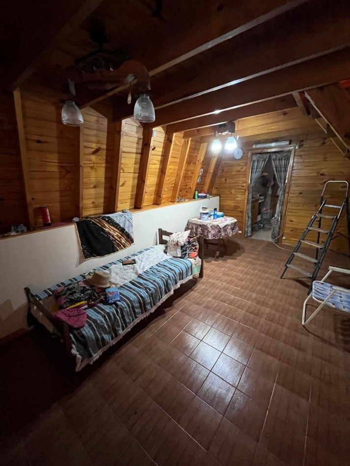 VENTA CASA ALPINA EN EXCELENTE ESTADO, 2 DORMITORIOS, DEPARTAMENTO O QUINCHO Y GALERIA, LA GOLONDRINA 2000 -TEMPERLEY-