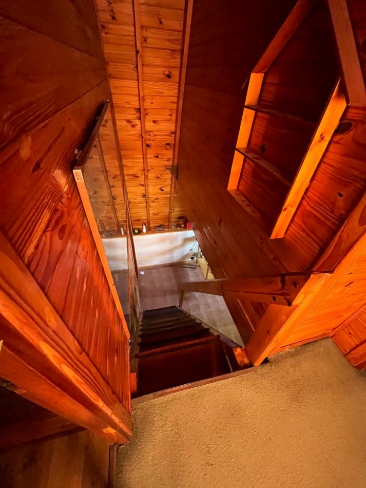 VENTA CASA ALPINA EN EXCELENTE ESTADO, 2 DORMITORIOS, DEPARTAMENTO O QUINCHO Y GALERIA, LA GOLONDRINA 2000 -TEMPERLEY-