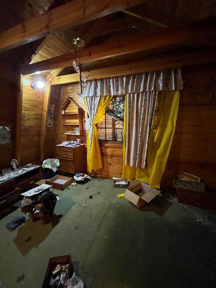 VENTA CASA ALPINA EN EXCELENTE ESTADO, 2 DORMITORIOS, DEPARTAMENTO O QUINCHO Y GALERIA, LA GOLONDRINA 2000 -TEMPERLEY-