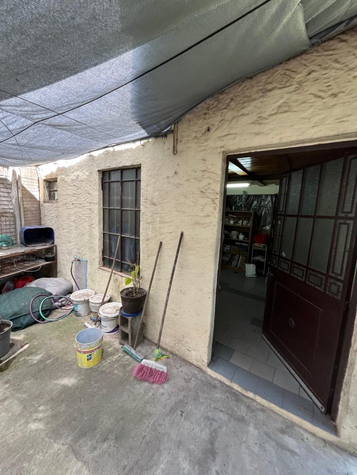 VENTA CASA ALPINA EN EXCELENTE ESTADO, 2 DORMITORIOS, DEPARTAMENTO O QUINCHO Y GALERIA, LA GOLONDRINA 2000 -TEMPERLEY-