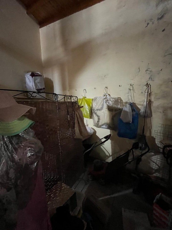 VENTA CASA ALPINA EN EXCELENTE ESTADO, 2 DORMITORIOS, DEPARTAMENTO O QUINCHO Y GALERIA, LA GOLONDRINA 2000 -TEMPERLEY-