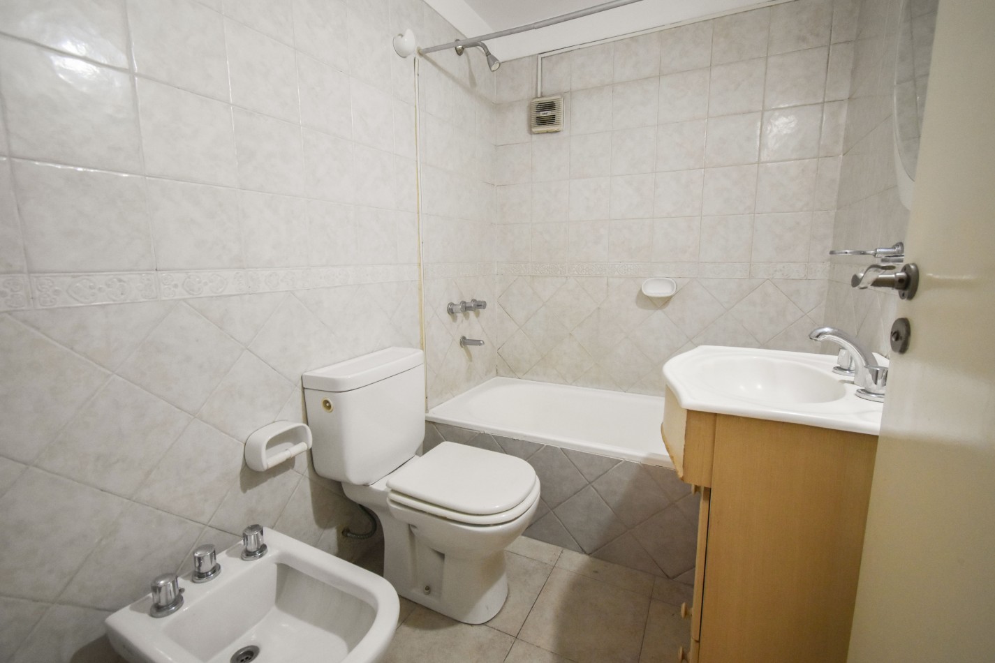 VENTA HERMOSO DEPARTAMENTO APTO CREDITO 3 AMBIENTES CON COCHERA COMPLEJO OLIDEN, OLIDEN 1180 -LOMAS DE ZAMORA-