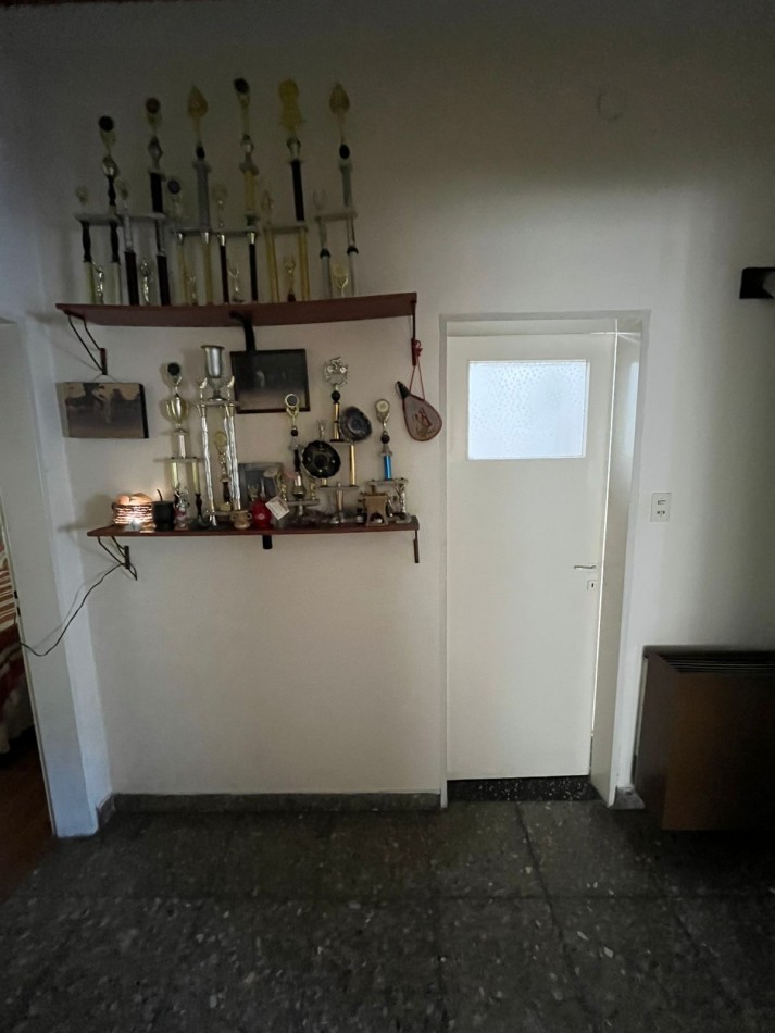 -NUEVO PRECIO- VENTA HERMOSA CASA APTA CREDITO, ESTADO IMPECABLE, GRAN LOTE, 3 DORMITORIOS, ALLEMANDRI 1500 -TEMPERLEY-