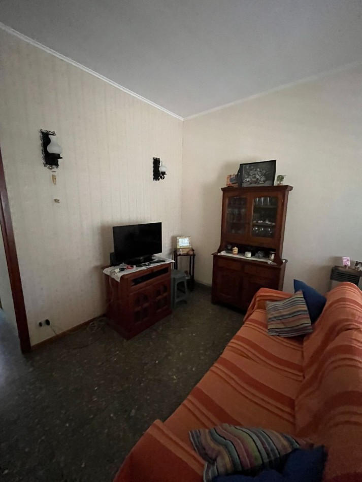 -NUEVO PRECIO- VENTA HERMOSA CASA APTA CREDITO, ESTADO IMPECABLE, GRAN LOTE, 3 DORMITORIOS, ALLEMANDRI 1500 -TEMPERLEY-