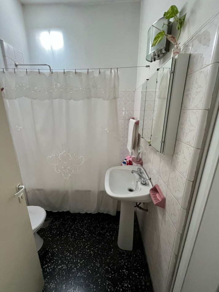 -NUEVO PRECIO- VENTA HERMOSA CASA APTA CREDITO, ESTADO IMPECABLE, GRAN LOTE, 3 DORMITORIOS, ALLEMANDRI 1500 -TEMPERLEY-