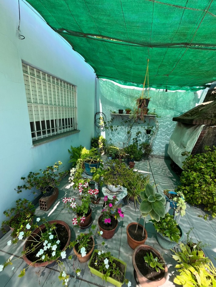 -NUEVO PRECIO- VENTA HERMOSA CASA APTA CREDITO, ESTADO IMPECABLE, GRAN LOTE, 3 DORMITORIOS, ALLEMANDRI 1500 -TEMPERLEY-
