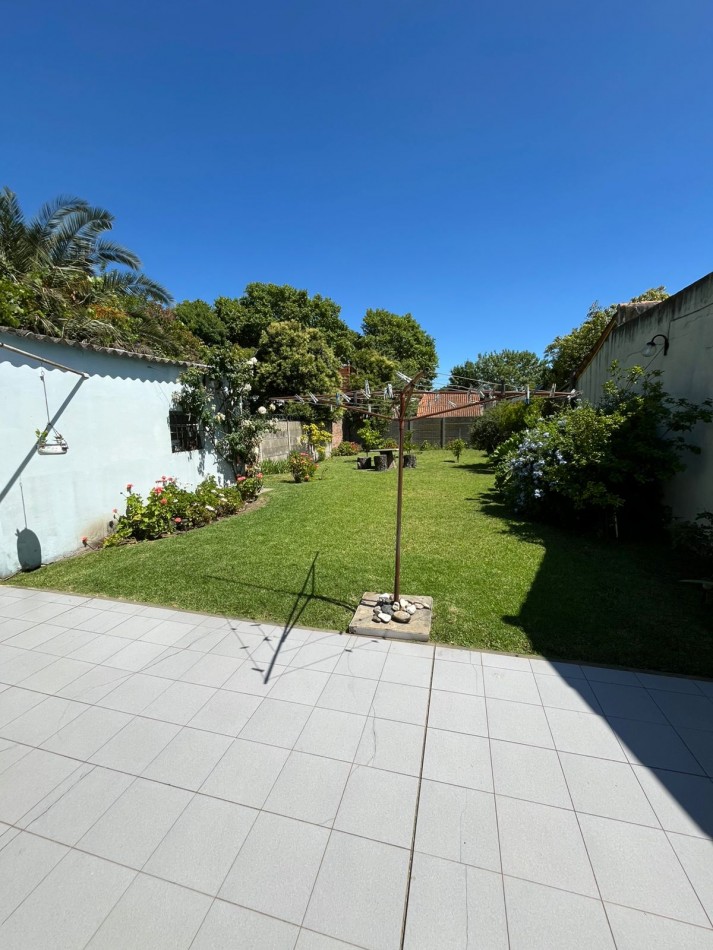 -NUEVO PRECIO- VENTA HERMOSA CASA APTA CREDITO, ESTADO IMPECABLE, GRAN LOTE, 3 DORMITORIOS, ALLEMANDRI 1500 -TEMPERLEY-