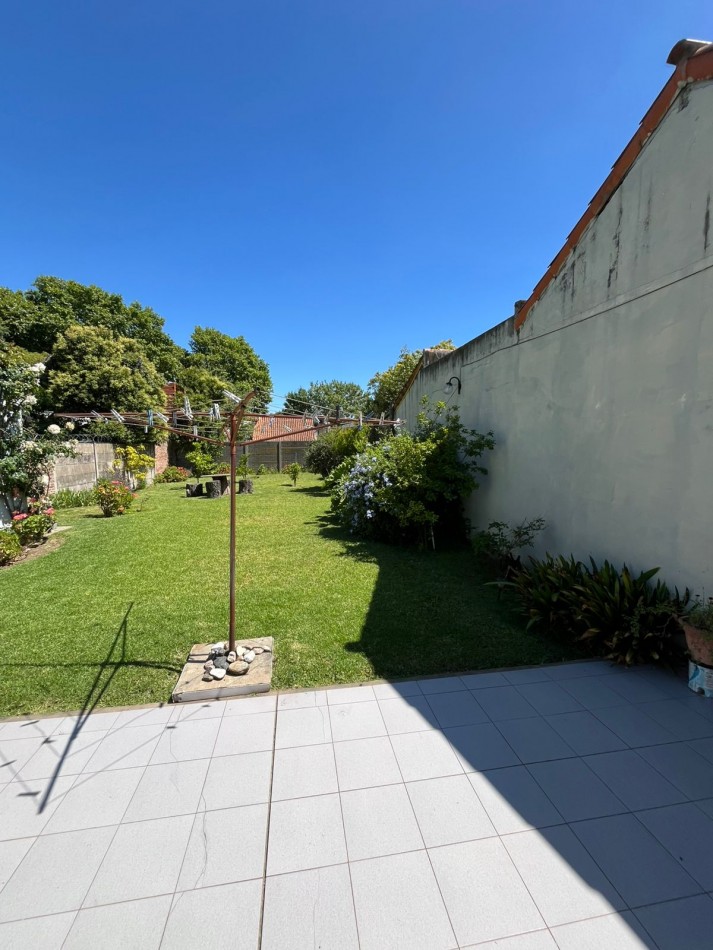 -NUEVO PRECIO- VENTA HERMOSA CASA APTA CREDITO, ESTADO IMPECABLE, GRAN LOTE, 3 DORMITORIOS, ALLEMANDRI 1500 -TEMPERLEY-