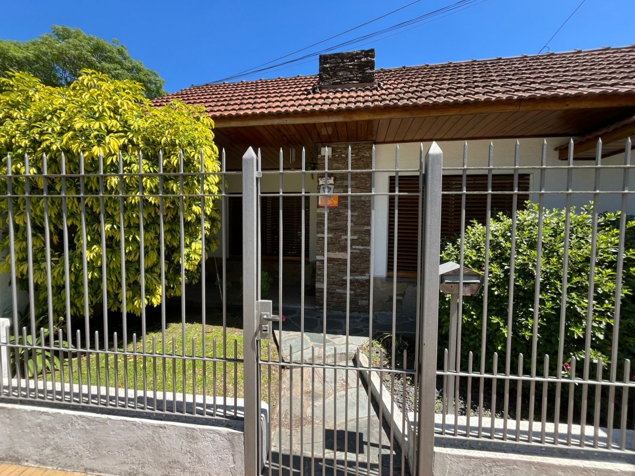 -NUEVO PRECIO- VENTA HERMOSA CASA APTA CREDITO, ESTADO IMPECABLE, GRAN LOTE, 3 DORMITORIOS, ALLEMANDRI 1500 -TEMPERLEY-