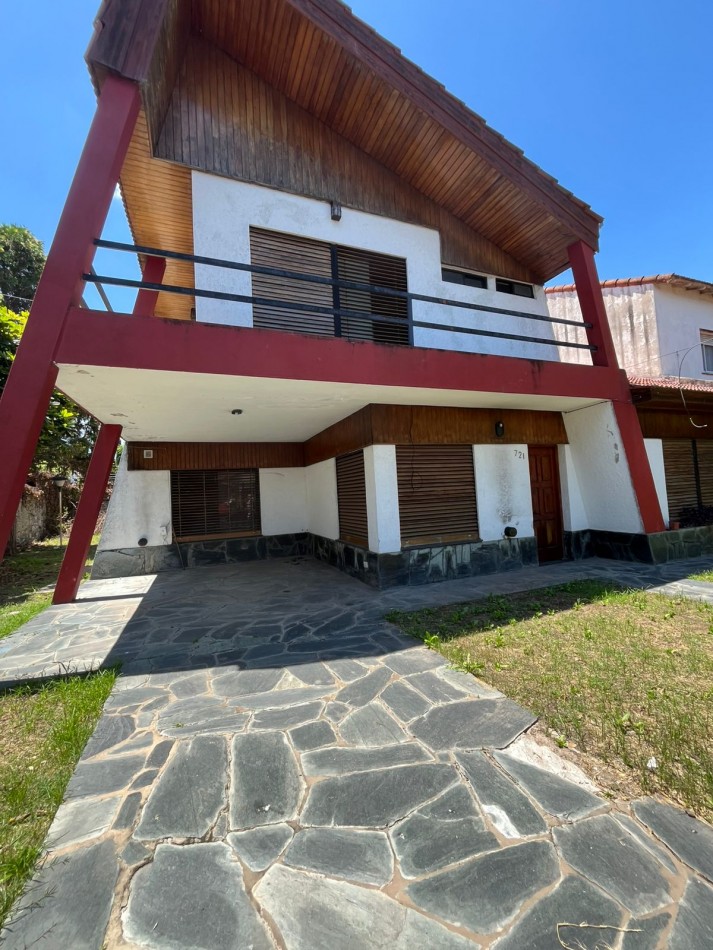 ALQUILER CASA 3 DORMITORIOS, PISCINA, PARRILLA, PATIO, EXCELENTE UBICACION, QUINTANA 700 -ADROGUE-