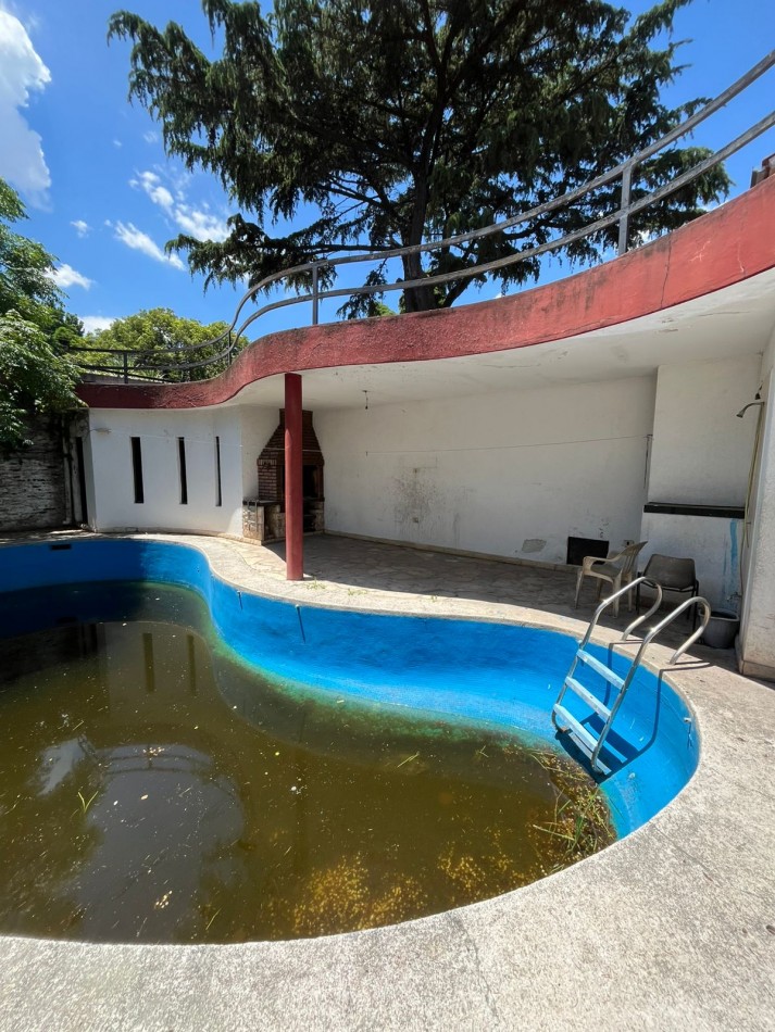 ALQUILER CASA 3 DORMITORIOS, PISCINA, PARRILLA, PATIO, EXCELENTE UBICACION, QUINTANA 700 -ADROGUE-